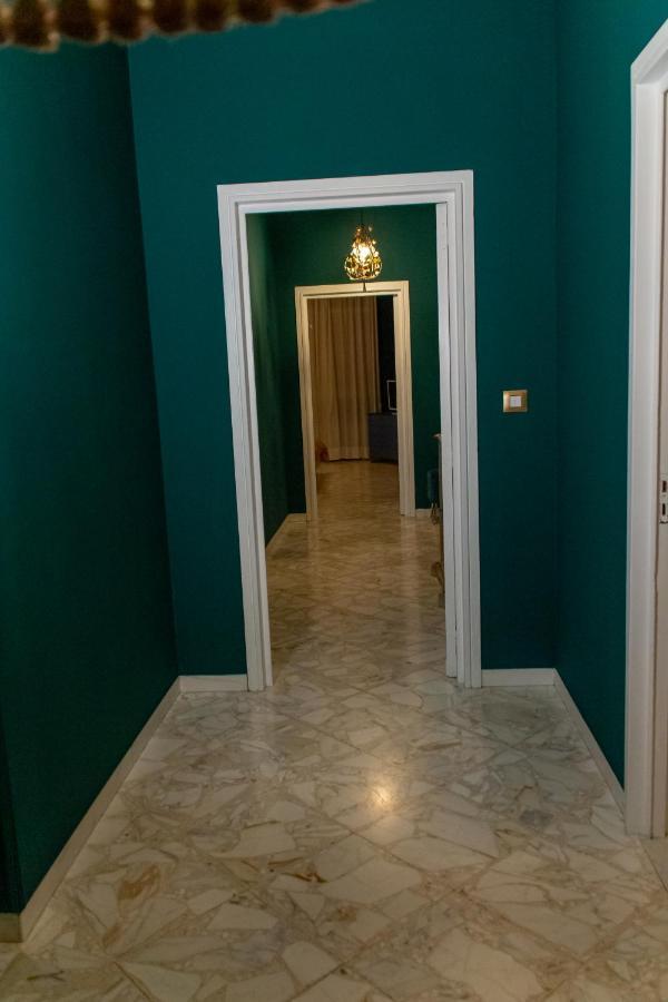 Interno 9 Hotel Bari Bagian luar foto