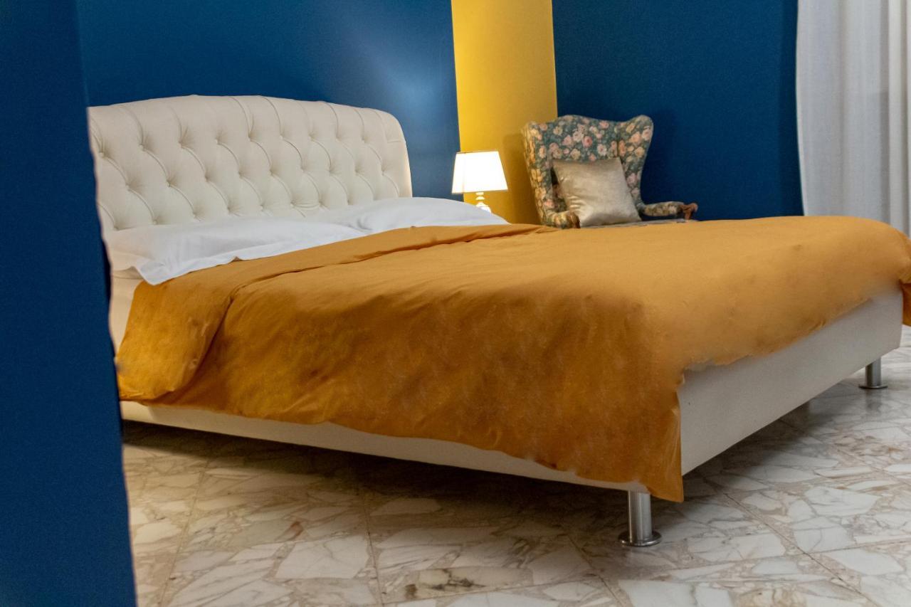 Interno 9 Hotel Bari Bagian luar foto